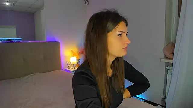 Laura Leee online show from October 7, 5:30 am