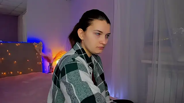 Laura Leee online show from March 23, 5:51 am