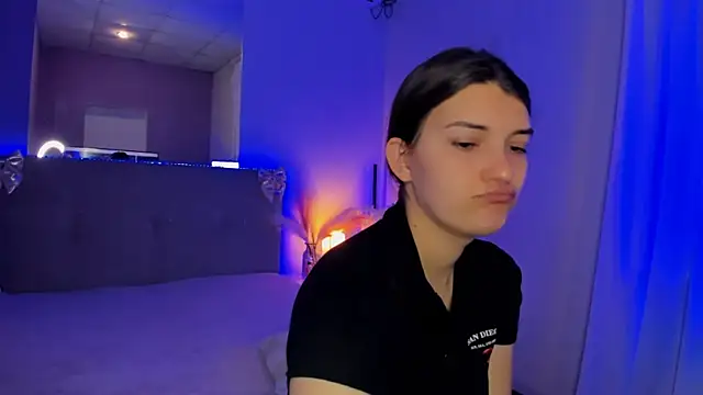Laura Leee online show from May 10, 5:33 am