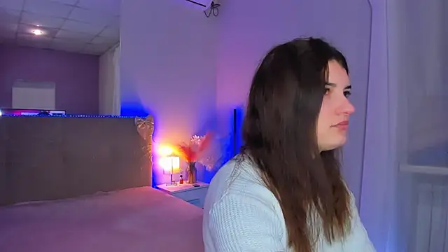 Snapshot of Laura_Leee chatting on February 25, 6:24 am Laura Leee online show from February 25, 6:24 am