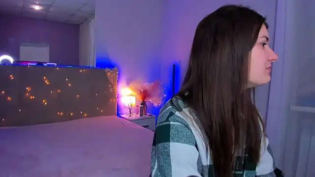 Laura Leee online show from March 5, 6:10 am