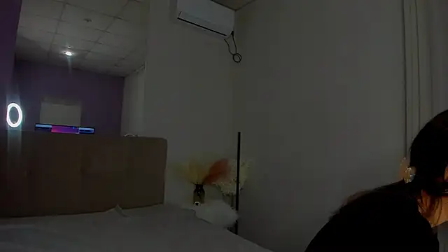 Laura Leee online show from March 18, 6:28 am