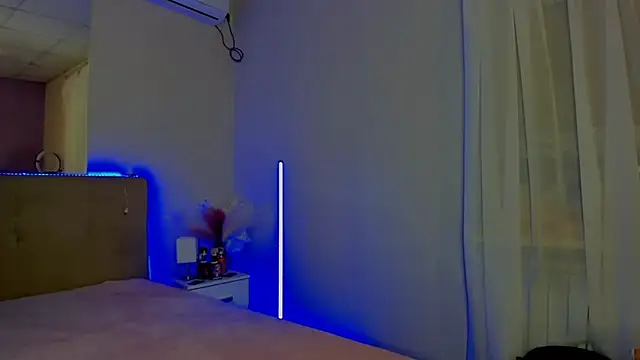 Laura Leee online show from November 17, 6:17 am