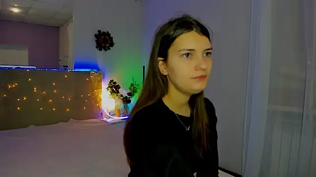 Snapshot of Laura_Leee chatting on December 17, 6:07 am Laura Leee online show from December 17, 6:07 am