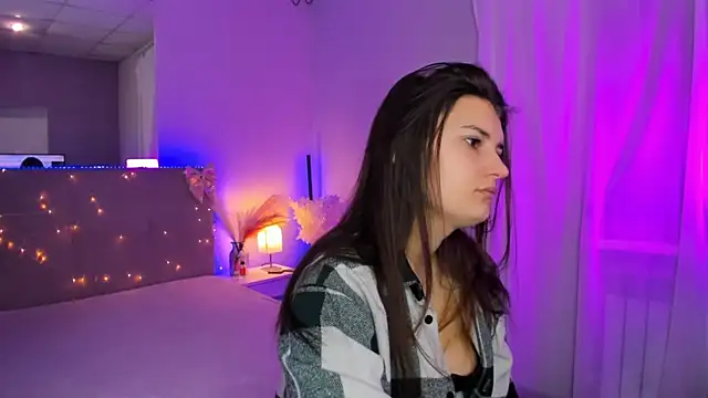 Laura Leee online show from March 28, 5:52 am