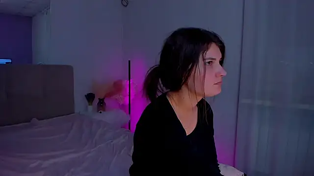 Laura Leee online show from March 18, 12:39 pm