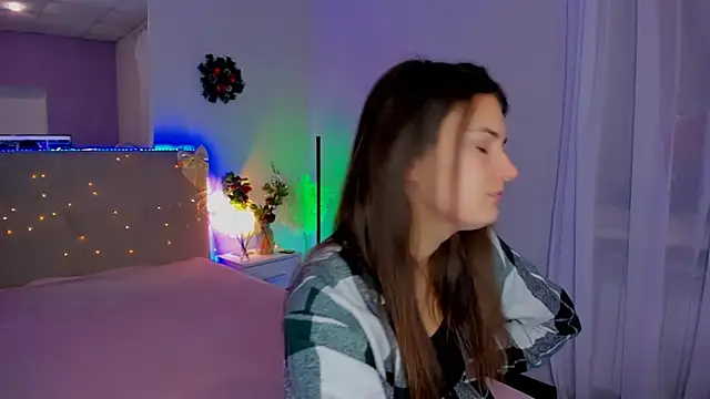 Snapshot of Laura_Leee chatting on January 17, 5:55 am Laura Leee online show from January 17, 5:55 am