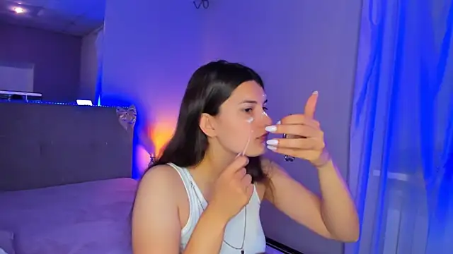 Laura Leee online show from May 25, 5:07 am