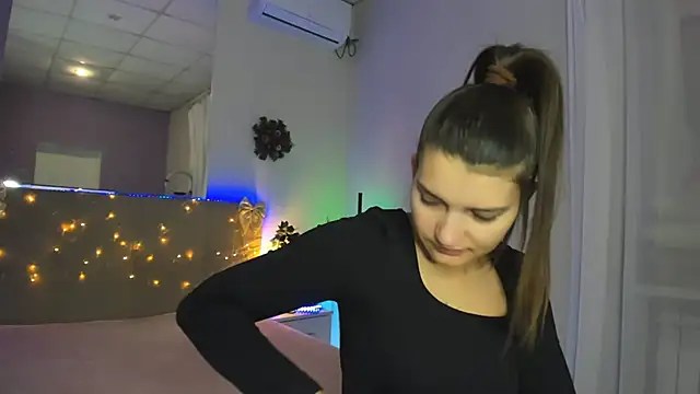 Snapshot of Laura_Leee chatting on December 14, 6:30 am Laura Leee online show from December 14, 6:30 am