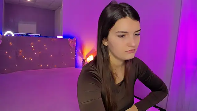 Laura Leee online show from April 3, 4:52 am