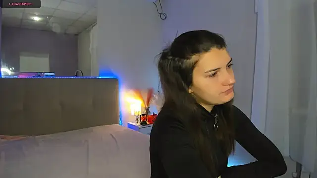 Laura Leee online show from October 21, 5:18 am