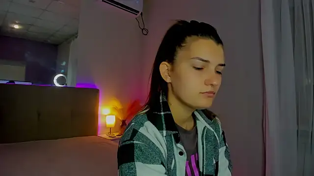 Laura Leee online show from September 12, 5:29 am