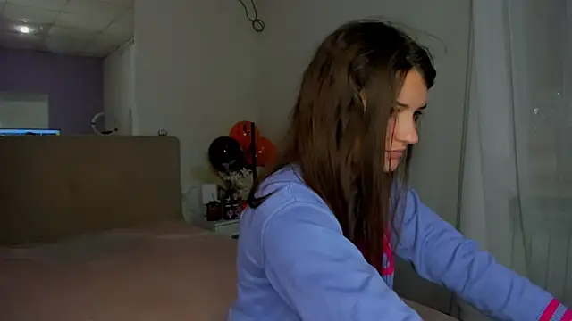 Laura Leee online show from November 5, 5:54 am