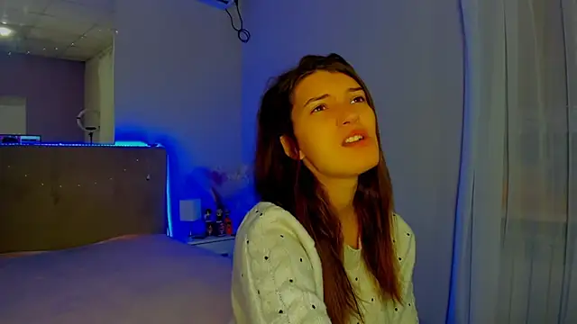 Laura Leee online show from November 18, 6:17 am