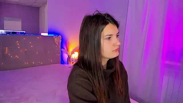 Laura Leee online show from April 9, 6:15 am