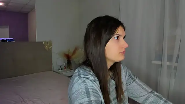 Snapshot of Laura_Leee chatting on February 23, 6:25 am Laura Leee online show from February 23, 6:25 am