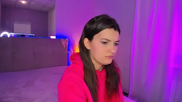 Laura Leee online show from April 11, 7:45 am