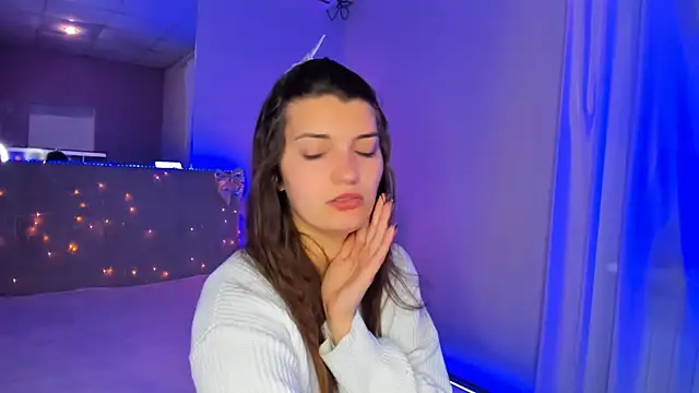 Laura Leee online show from May 3, 5:23 am