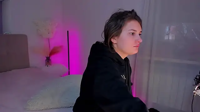 Laura Leee online show from March 21, 6:27 am