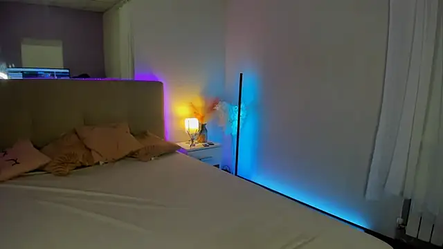 Laura Leee online show from October 11, 5:19 am