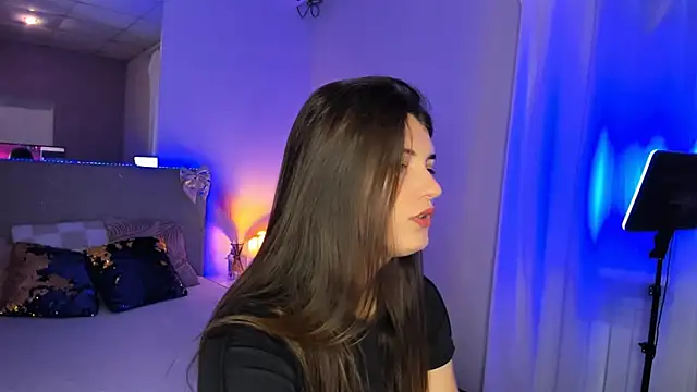 Snapshot of Laura_Leee chatting on June 10, 5:08 am Laura Leee online show from June 10, 5:08 am