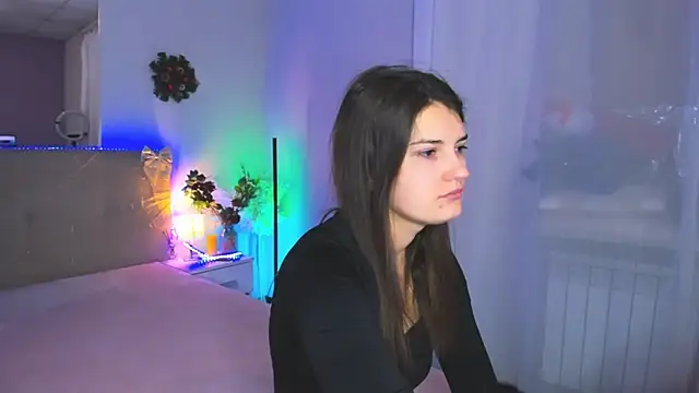 Snapshot of Laura_Leee chatting on December 22, 6:24 am Laura Leee online show from December 22, 6:24 am