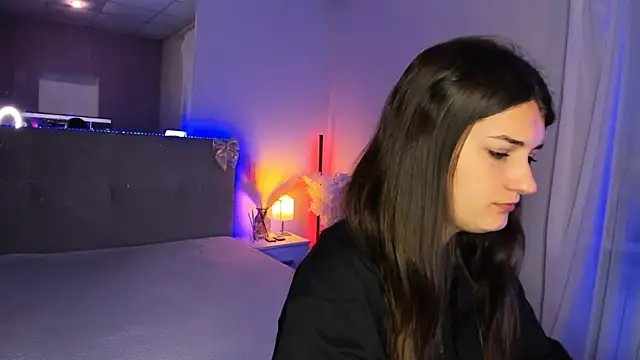 Snapshot of Laura_Leee chatting on July 4, 5:03 am Laura Leee online show from July 4, 5:03 am