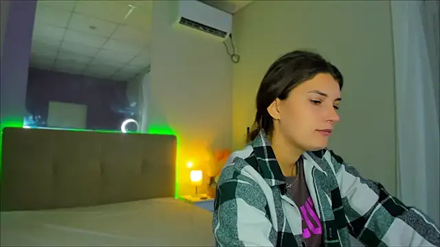 Laura Leee online show from September 23, 5:25 am