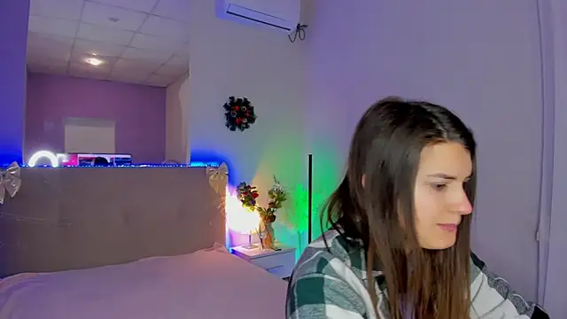 Snapshot of Laura_Leee chatting on January 18, 6:17 am Laura Leee online show from January 18, 6:17 am