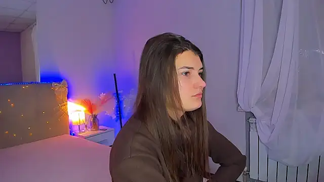 Snapshot of Laura_Leee chatting on February 6, 6:20 am Laura Leee online show from February 6, 6:20 am