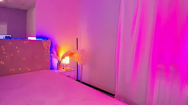 Laura Leee online show from April 10, 5:03 am