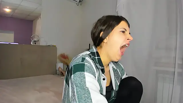 Laura Leee online show from December 1, 6:14 am