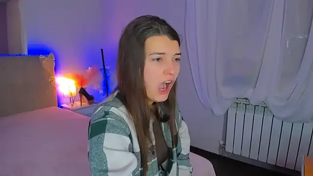 Snapshot of Laura_Leee chatting on February 9, 6:22 am Laura Leee online show from February 9, 6:22 am