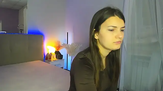 Laura Leee online show from December 5, 6:12 am