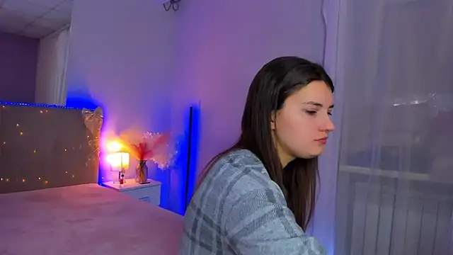 Laura Leee online show from March 10, 6:28 am