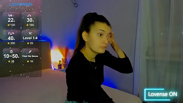 Laura Leee online show from November 11, 6:19 am