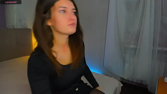 Laura Leee online show from October 27, 6:14 am