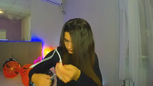 Laura Leee online show from October 23, 5:28 am