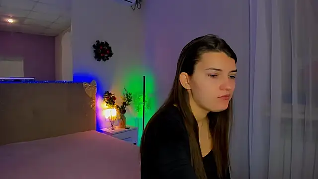 Snapshot of Laura_Leee chatting on January 14, 6:17 am Laura Leee online show from January 14, 6:17 am