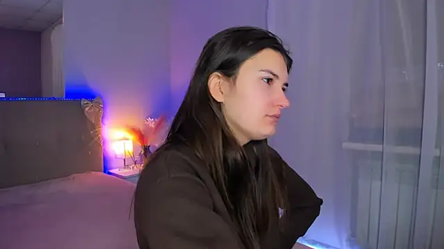 Snapshot of Laura_Leee chatting on February 20, 6:26 am Laura Leee online show from February 20, 6:26 am