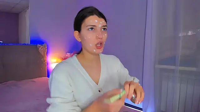 Snapshot of Laura_Leee chatting on February 28, 6:13 am Laura Leee online show from February 28, 6:13 am