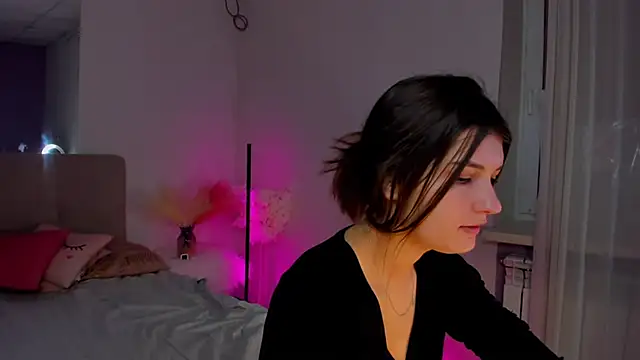 Laura Leee online show from March 15, 6:25 am