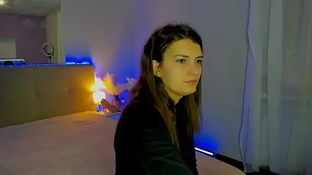 Laura Leee online show from November 25, 6:03 am