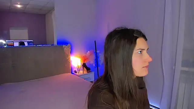 Snapshot of Laura_Leee chatting on February 10, 6:12 am Laura Leee online show from February 10, 6:12 am