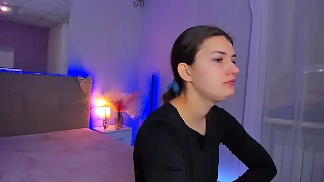 Laura Leee online show from March 12, 5:55 am