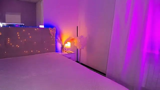 Laura Leee online show from April 7, 4:58 am