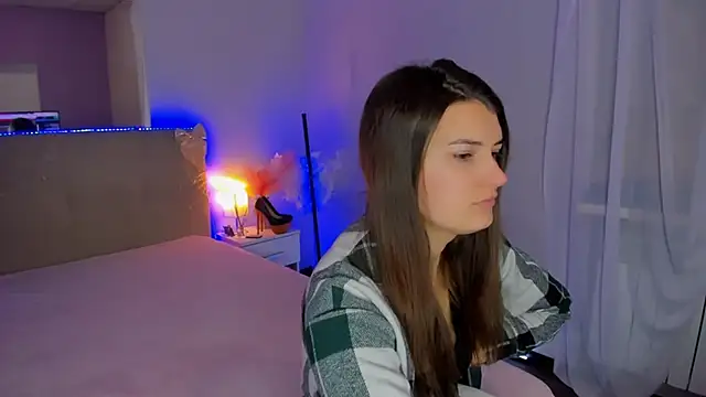 Snapshot of Laura_Leee chatting on February 11, 6:02 am Laura Leee online show from February 11, 6:02 am