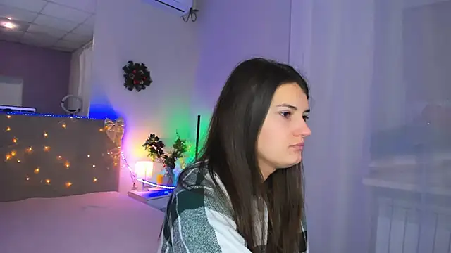 Snapshot of Laura_Leee chatting on December 23, 6:12 am Laura Leee online show from December 23, 6:12 am