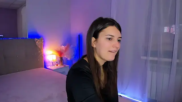 Snapshot of Laura_Leee chatting on February 22, 6:16 am Laura Leee online show from February 22, 6:16 am