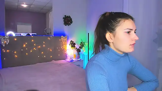 Snapshot of Laura_Leee chatting on December 21, 6:15 am Laura Leee online show from December 21, 6:15 am